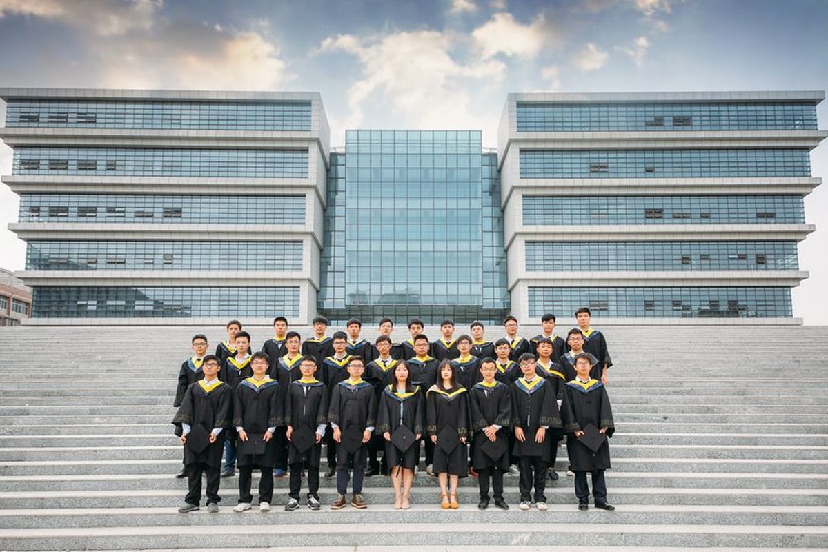 留学AI院校政策的留学决策与信息核验