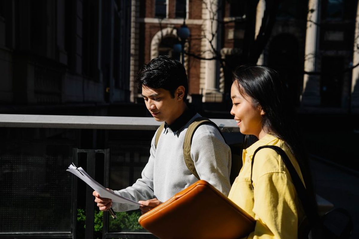 英国院校信息核验与留学决策资料